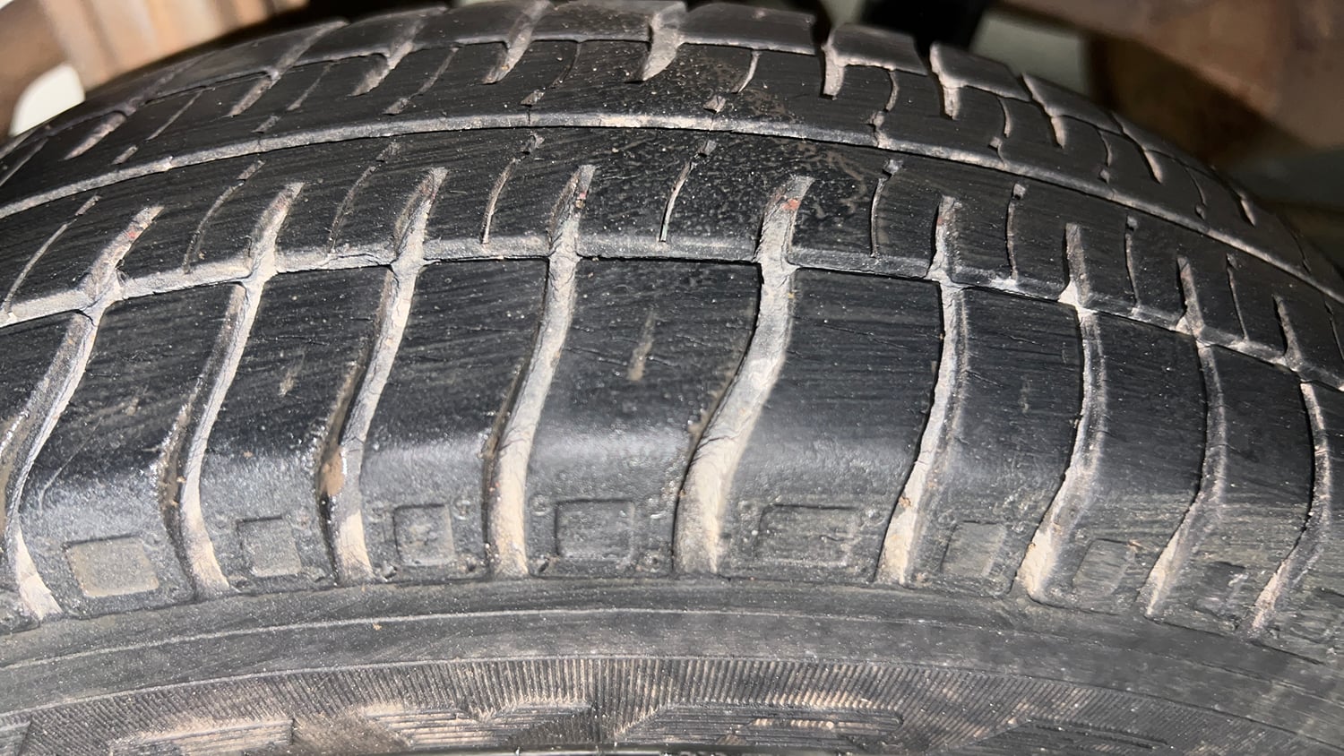 Used 2014 Maruti Suzuki Alto 800 Lxi Petrol Manual tyres RIGHT REAR TYRE TREAD VIEW
