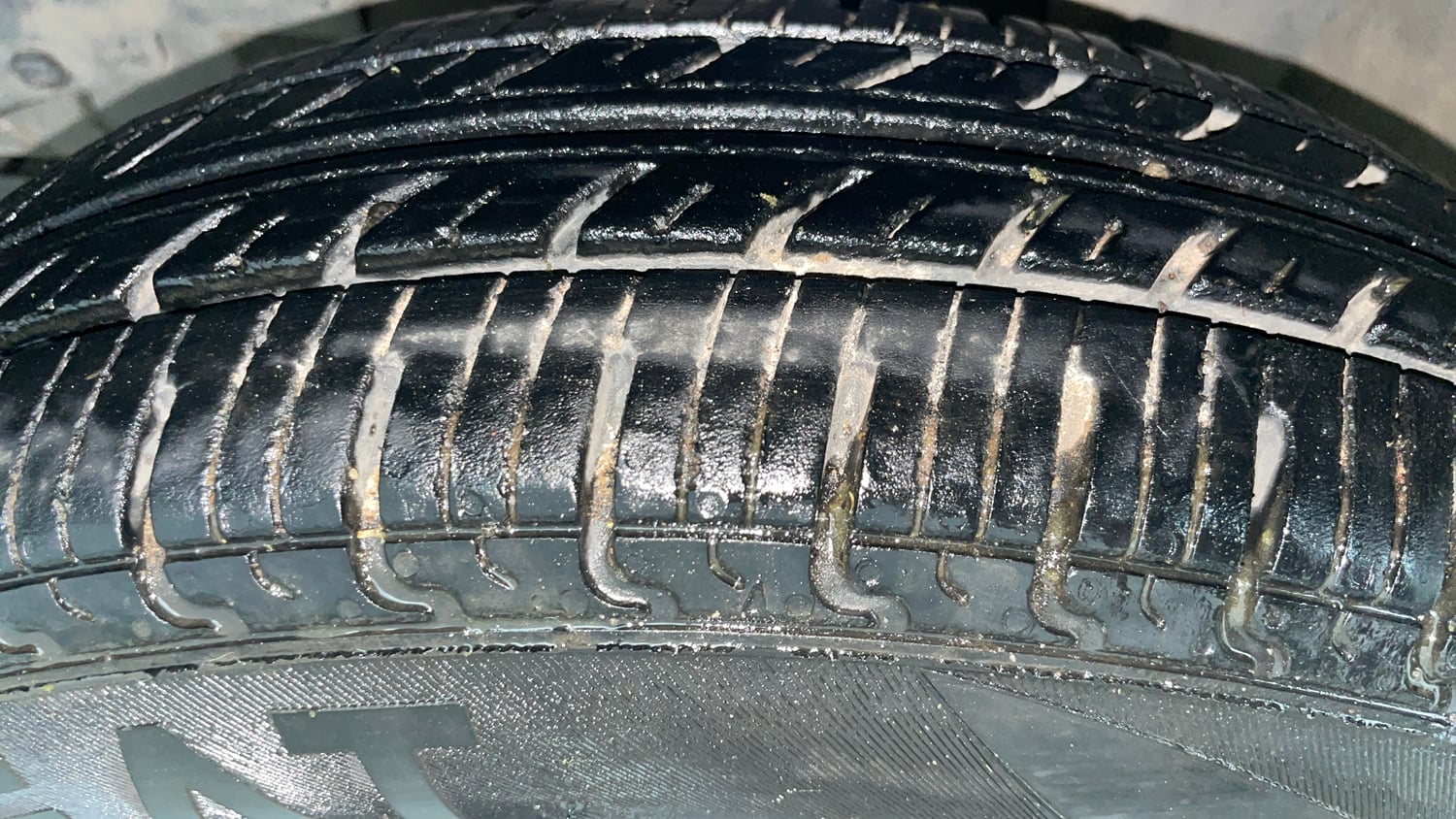 Used 2016 Renault Kwid RXT Petrol Manual tyres LEFT FRONT TYRE TREAD VIEW