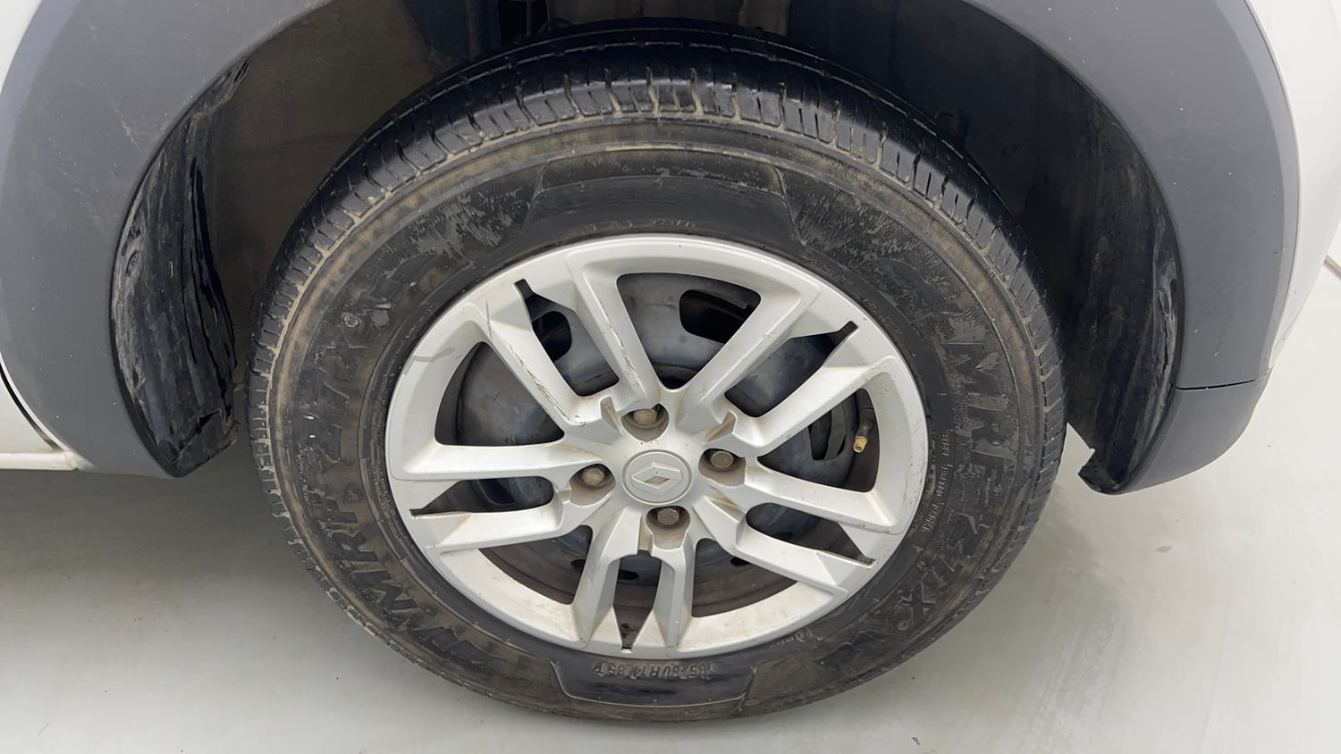 Used 2020 Renault Triber RXL Petrol Manual tyres RIGHT FRONT TYRE RIM VIEW