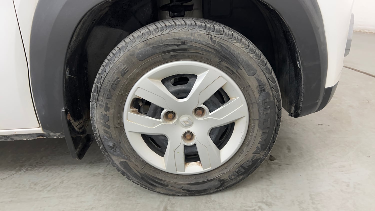 Used 2016 Renault Kwid RXT Petrol Manual tyres RIGHT FRONT TYRE RIM VIEW