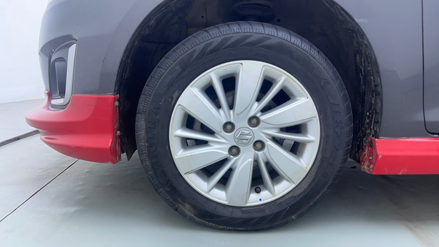 Used 2017 Maruti Suzuki Swift ZXi Petrol Manual tyres LEFT FRONT TYRE RIM VIEW