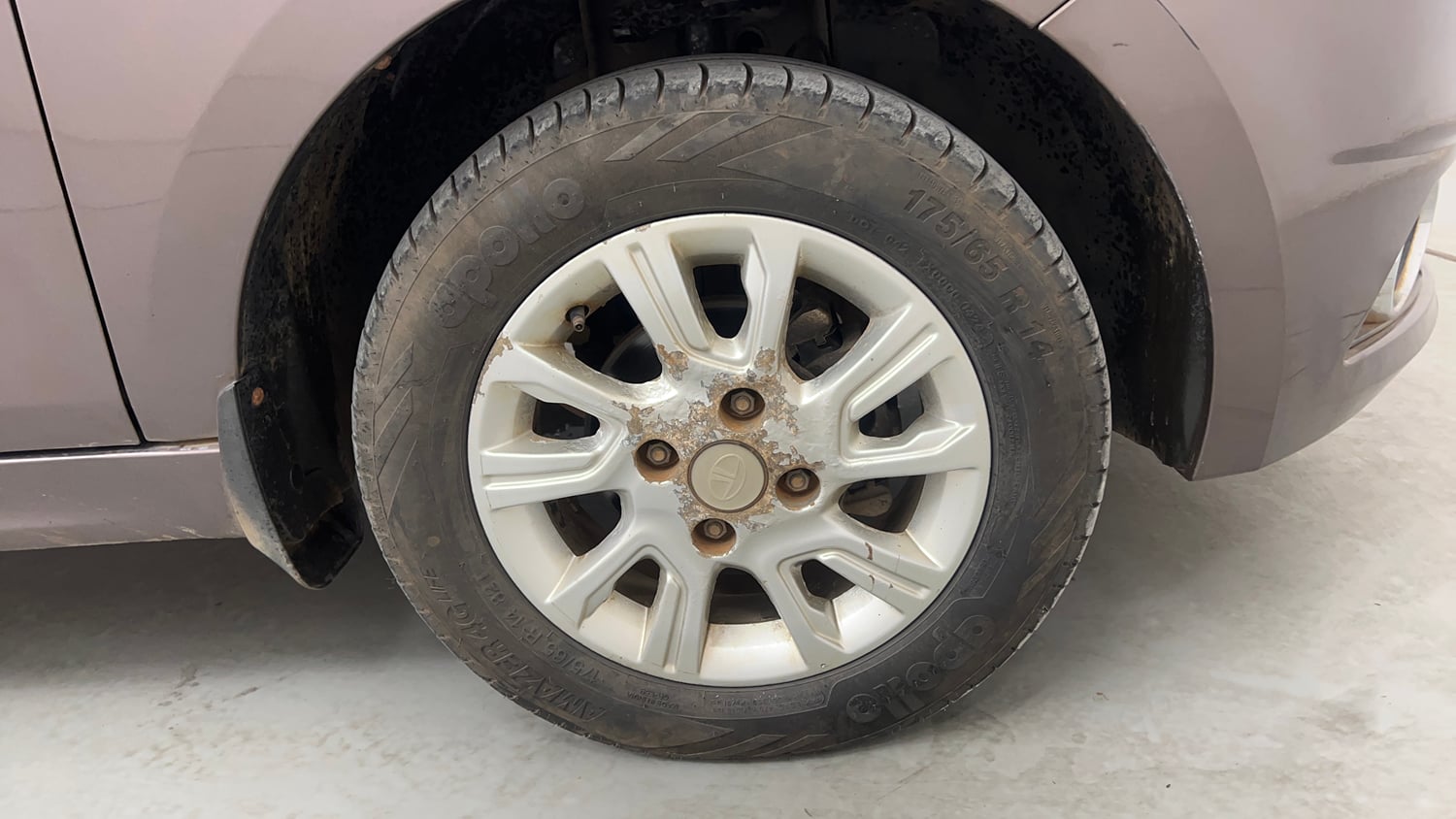 Used 2017 Tata Tiago Revotron XZ Petrol Manual tyres RIGHT FRONT TYRE RIM VIEW