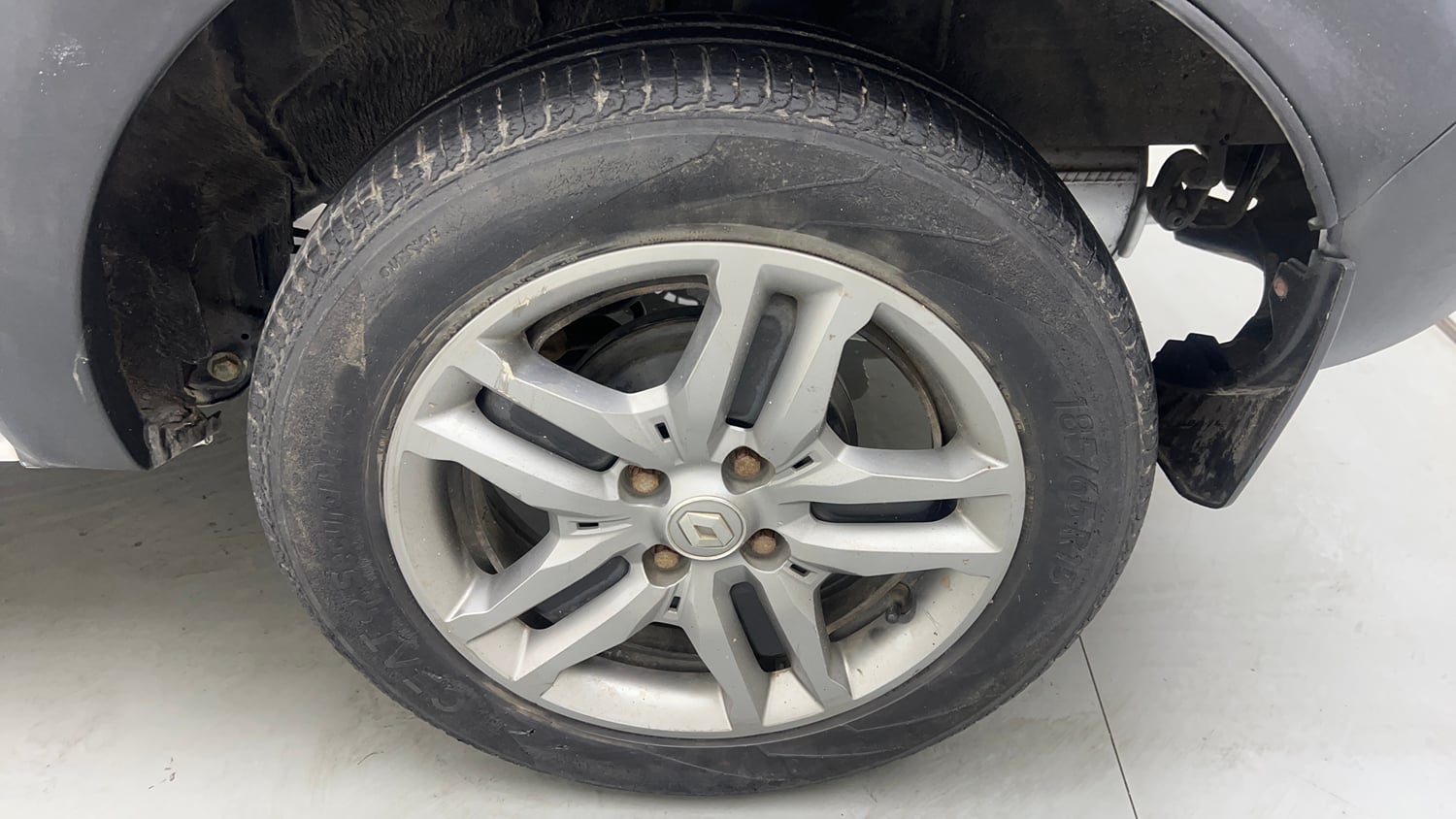 Used 2020 Renault Triber RXZ Petrol Manual tyres LEFT REAR TYRE RIM VIEW