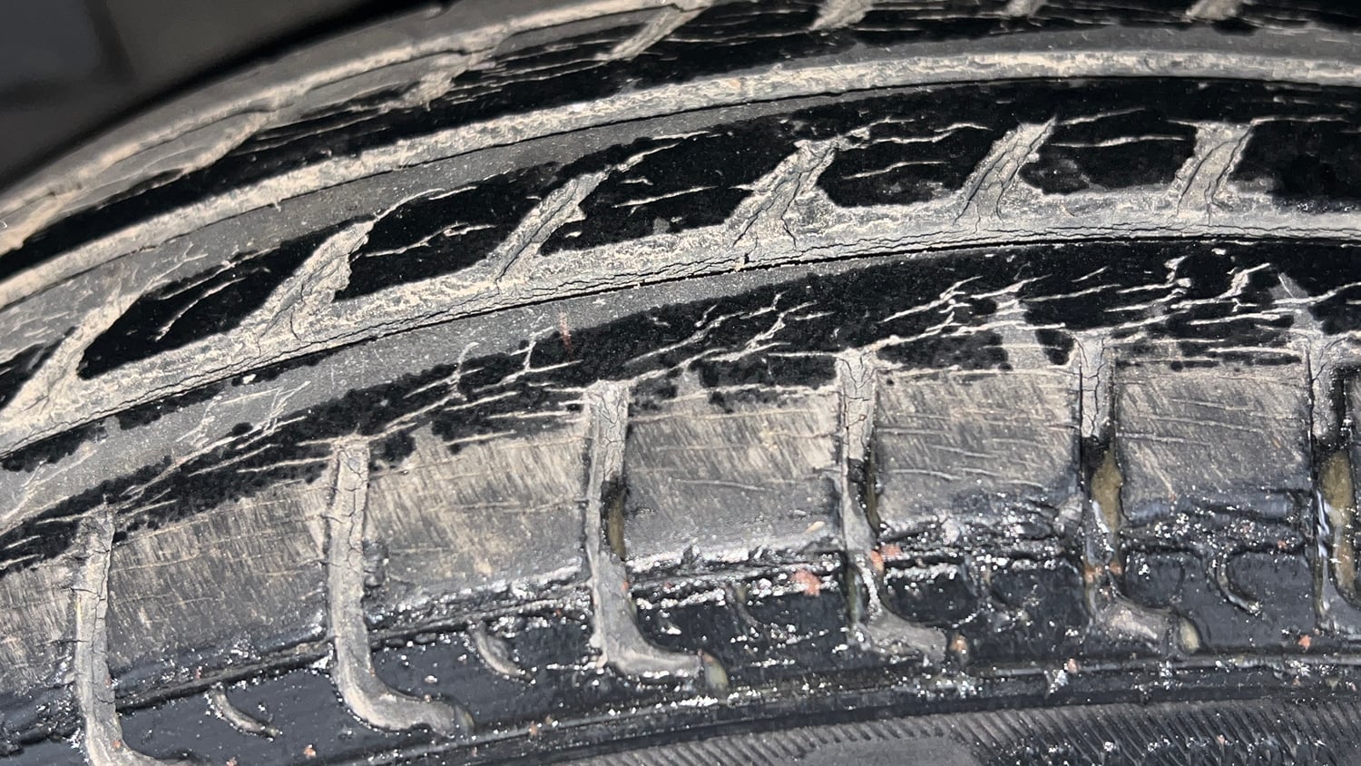 Used 2017 Renault Kwid 1.0 RXT Opt Petrol Manual tyres LEFT FRONT TYRE TREAD VIEW