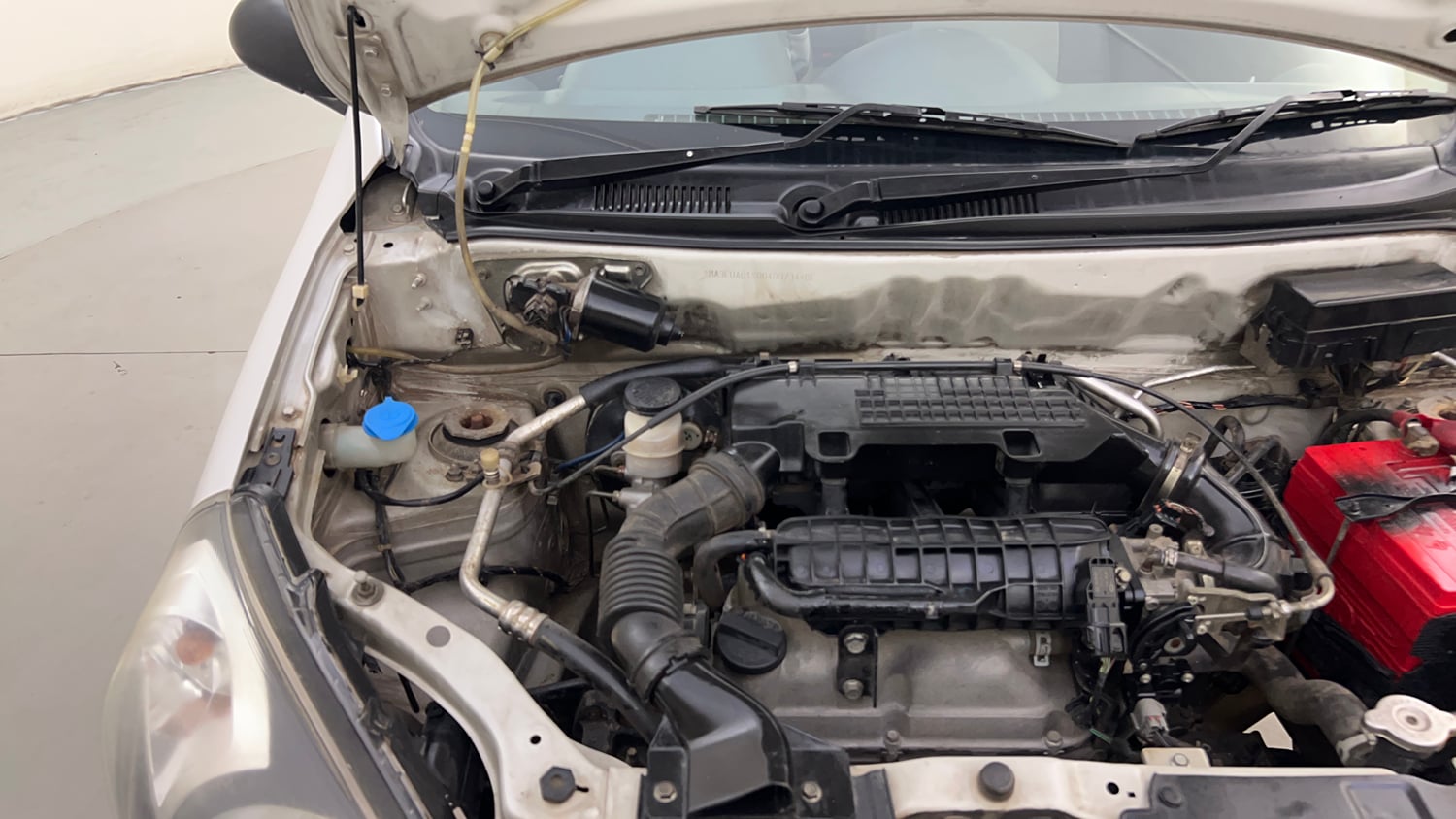 Used 2014 Maruti Suzuki Alto 800 Lxi Petrol Manual engine ENGINE RIGHT SIDE HINGE & APRON VIEW