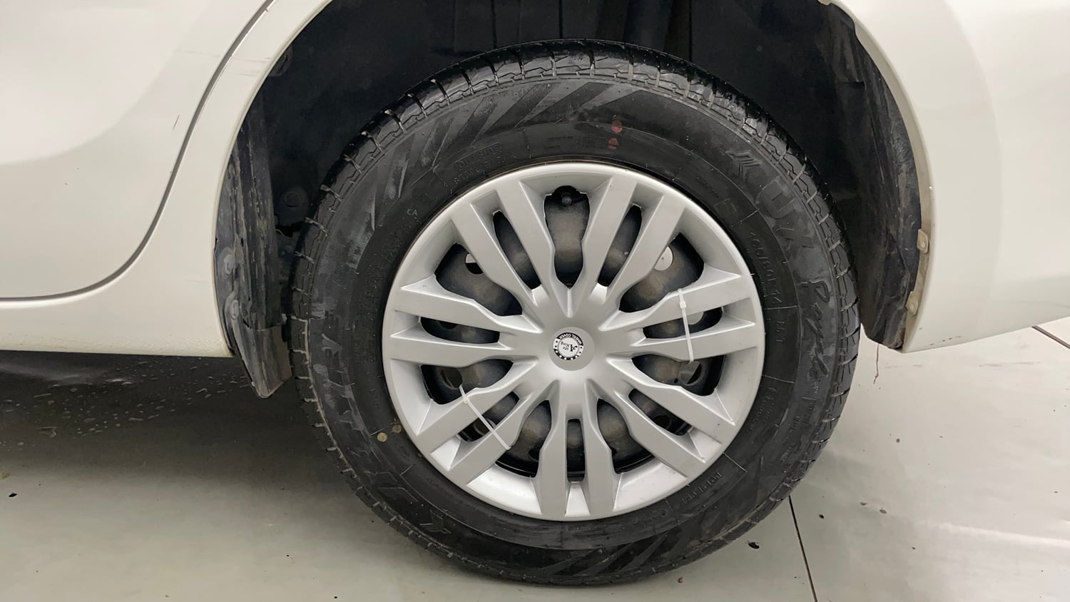 Used 2018 Maruti Suzuki Dzire VDi AMT Diesel Automatic tyres LEFT REAR TYRE RIM VIEW