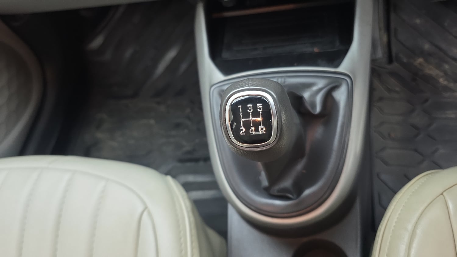 Used 2021 Hyundai Grand i10 Nios Asta 1.2 Kappa VTVT Petrol Manual interior GEAR  KNOB VIEW