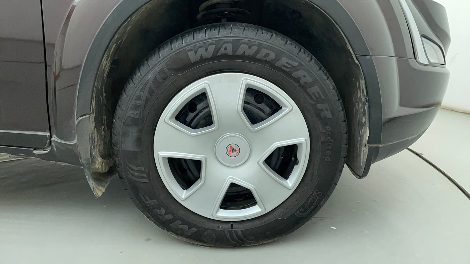 Used 2019 Mahindra XUV500 W7 Diesel Manual tyres RIGHT FRONT TYRE RIM VIEW