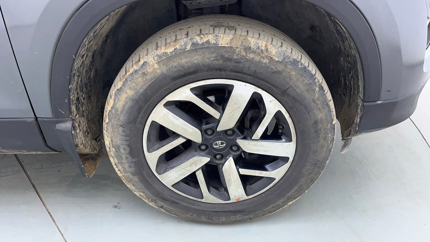 Used 2022 Tata Harrier XZ Plus Diesel Manual tyres RIGHT FRONT TYRE RIM VIEW