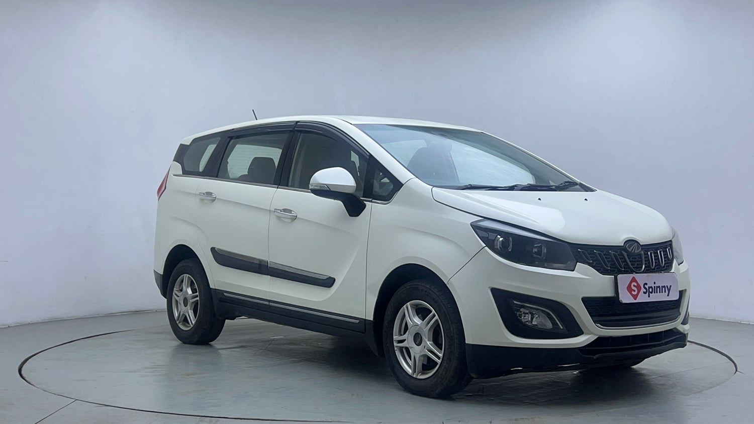 Used 2019 Mahindra Marazzo M6 7 STR Diesel Manual exterior RIGHT FRONT CORNER VIEW