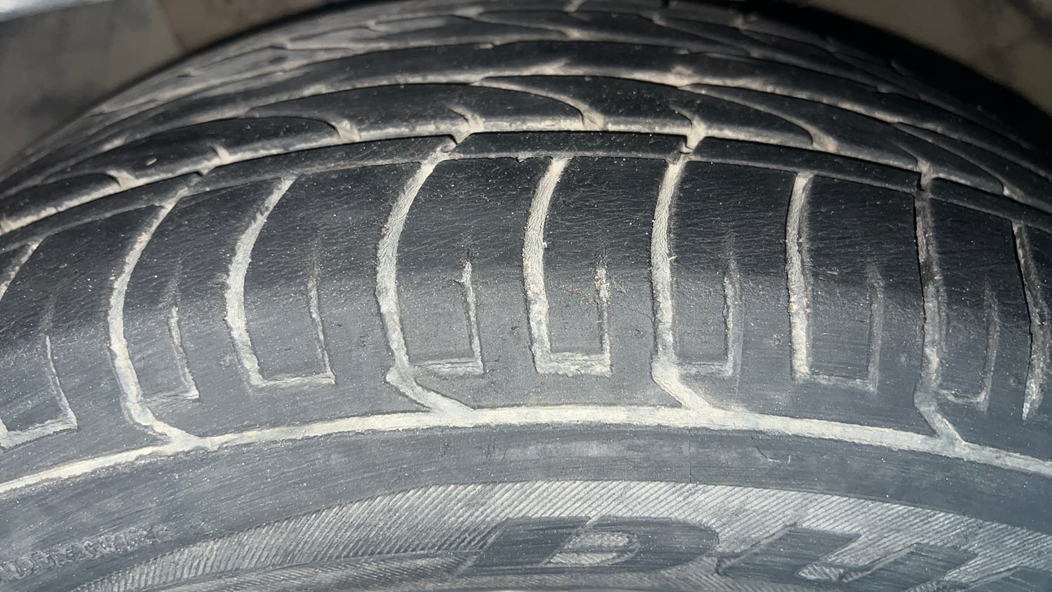 Used 2017 Hyundai Creta SX Plus 1.6 AT Petrol Petrol Automatic tyres LEFT FRONT TYRE TREAD VIEW