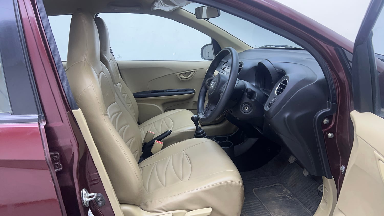 Used 2015 Honda Amaze 1.2 S i-VTEC Petrol Manual interior RIGHT SIDE FRONT DOOR CABIN VIEW