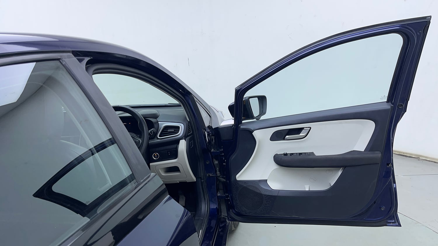Used 2024 Tata Altroz XZA Plus (S) Lux Petrol Petrol Automatic interior RIGHT FRONT DOOR OPEN VIEW