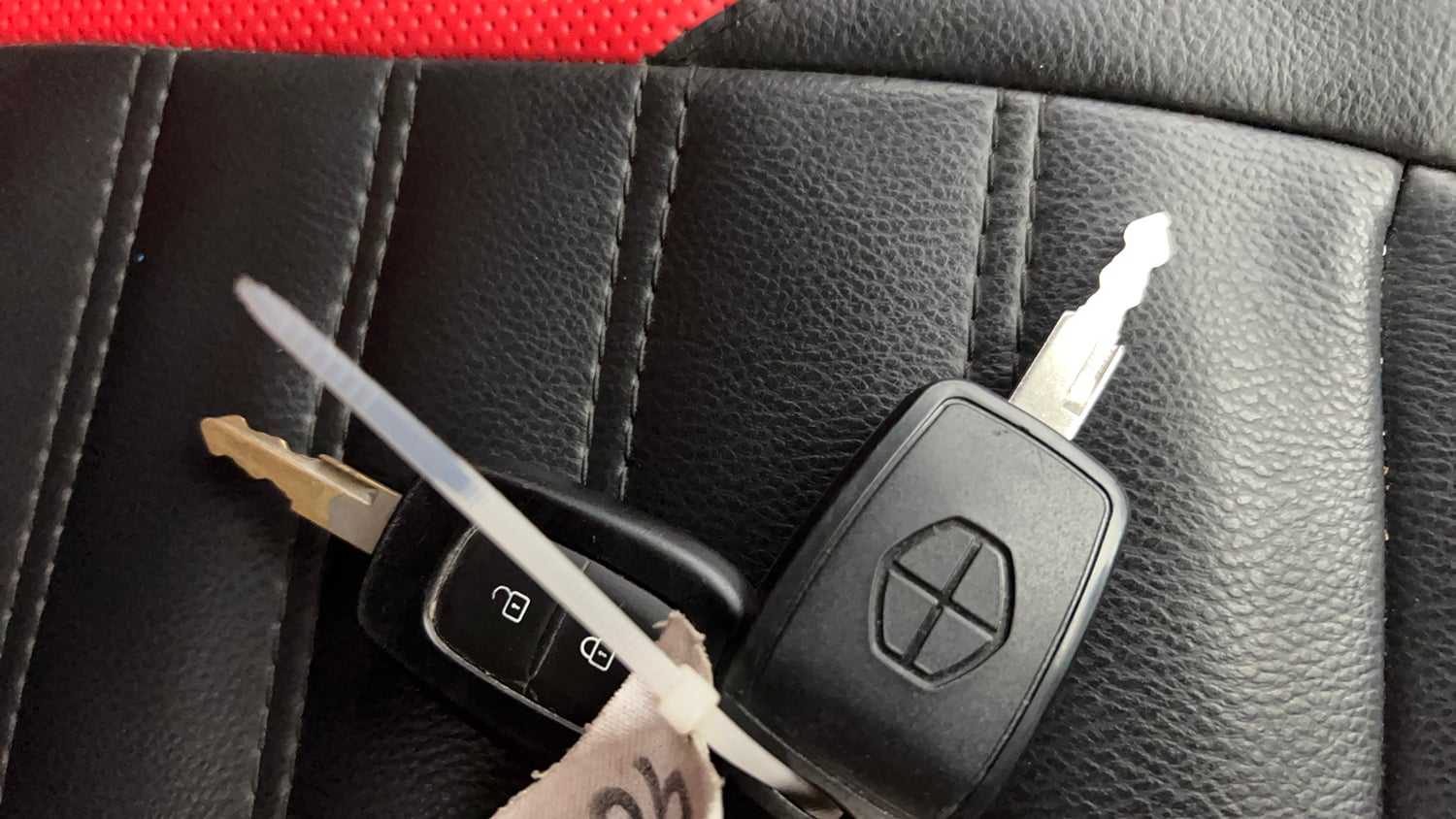 Used 2018 Renault Kwid 1.0 RXT AMT Opt Petrol Automatic extra CAR KEY VIEW