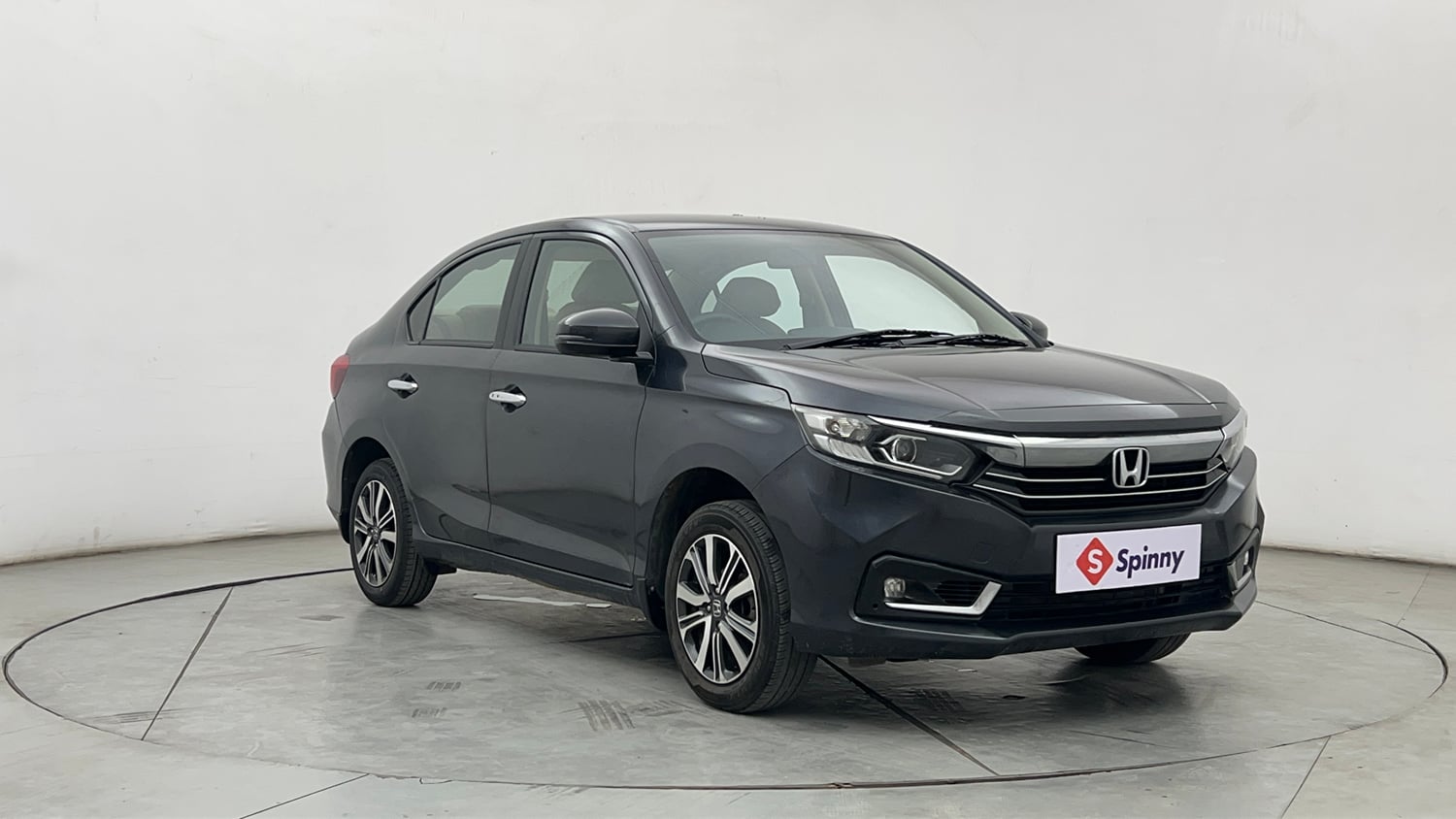 Used 2025 honda Amaze 2nd Generation VX 1.2 Petrol MT Petrol Manual exterior RIGHT FRONT CORNER VIEW