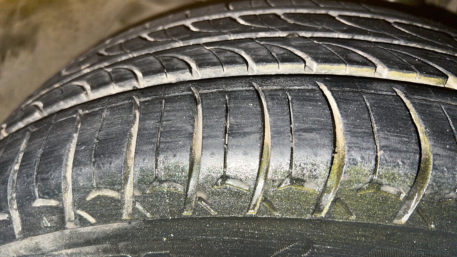 Used 2020 Tata Tiago XZ Plus Petrol Manual tyres LEFT FRONT TYRE TREAD VIEW