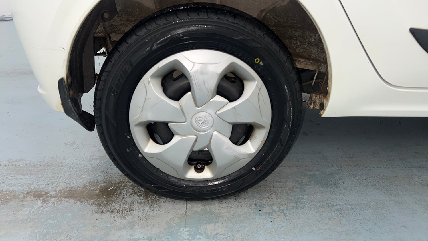 Used 2022 Tata Tiago XT CNG Cng Manual tyres RIGHT REAR TYRE RIM VIEW