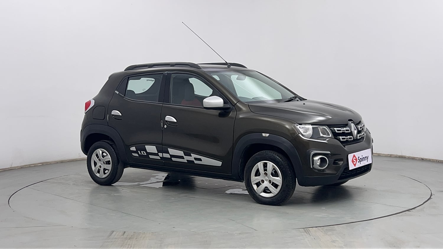 Used 2017 Renault Kwid 1.0 RXT Opt Petrol Manual exterior RIGHT FRONT CORNER VIEW