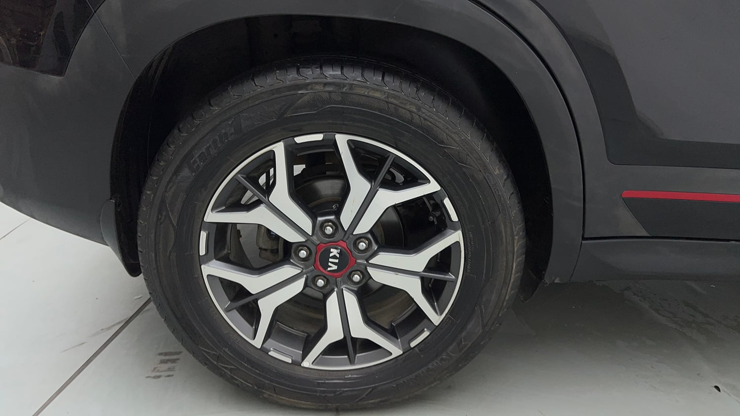 Used 2019 kia Seltos GTX Plus DCT 1.4 Petrol Automatic tyres RIGHT REAR TYRE RIM VIEW