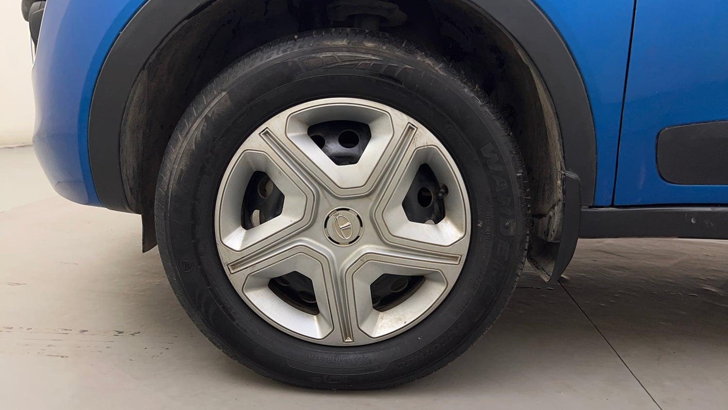 Used 2019 Tata Nexon XMA Petrol Petrol Automatic tyres LEFT FRONT TYRE RIM VIEW