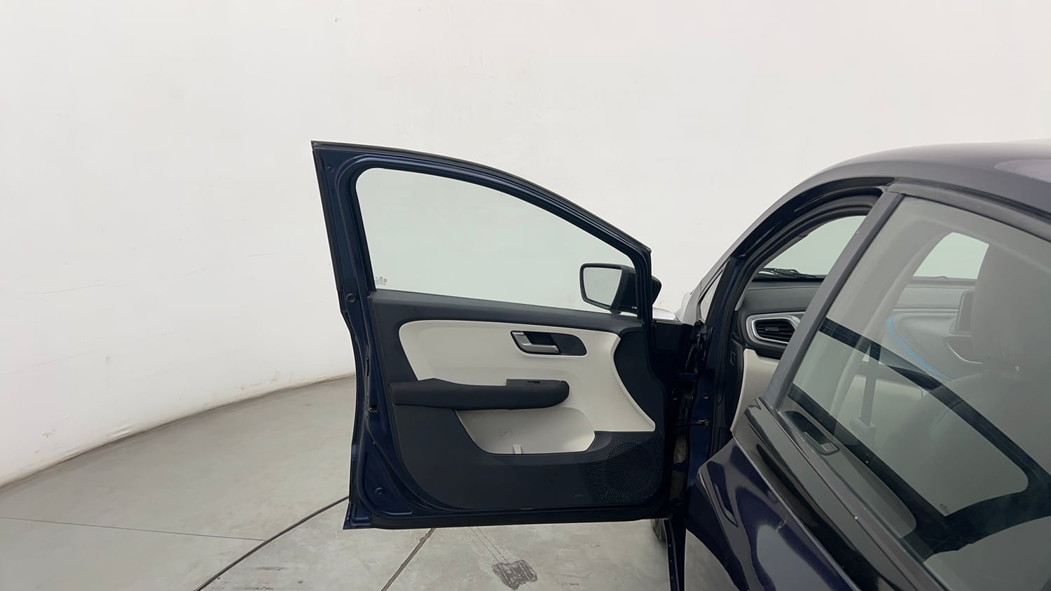Used 2023 Tata Altroz XZ Petrol Petrol Manual interior LEFT FRONT DOOR OPEN VIEW
