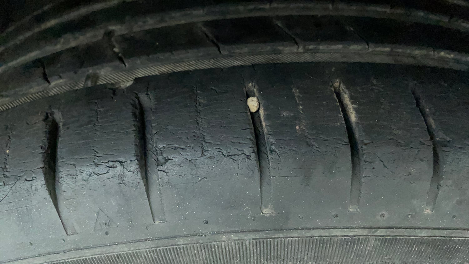 Used 2018 Maruti Suzuki Baleno Zeta 1.2 Petrol Manual tyres RIGHT FRONT TYRE TREAD VIEW