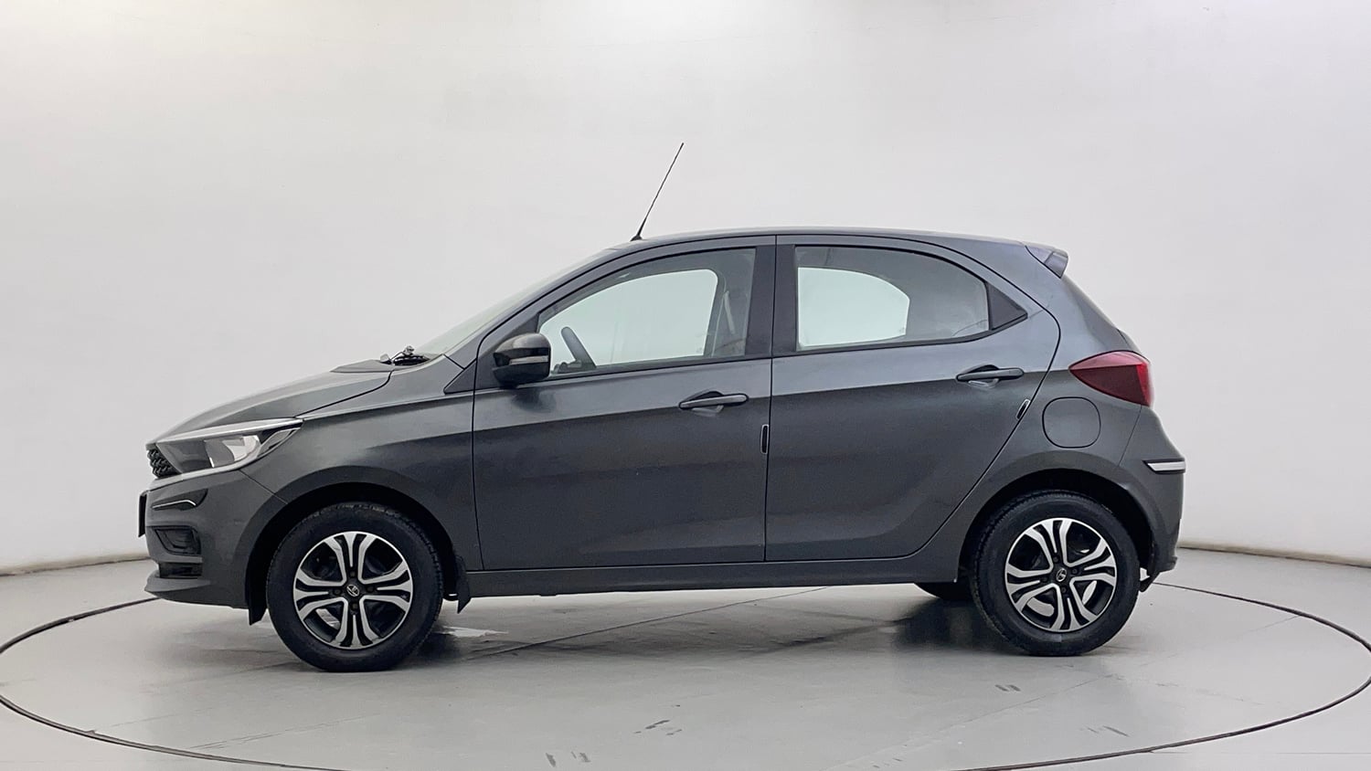 Used 2022 Tata Tiago XT Rhythm Petrol Manual exterior LEFT SIDE VIEW