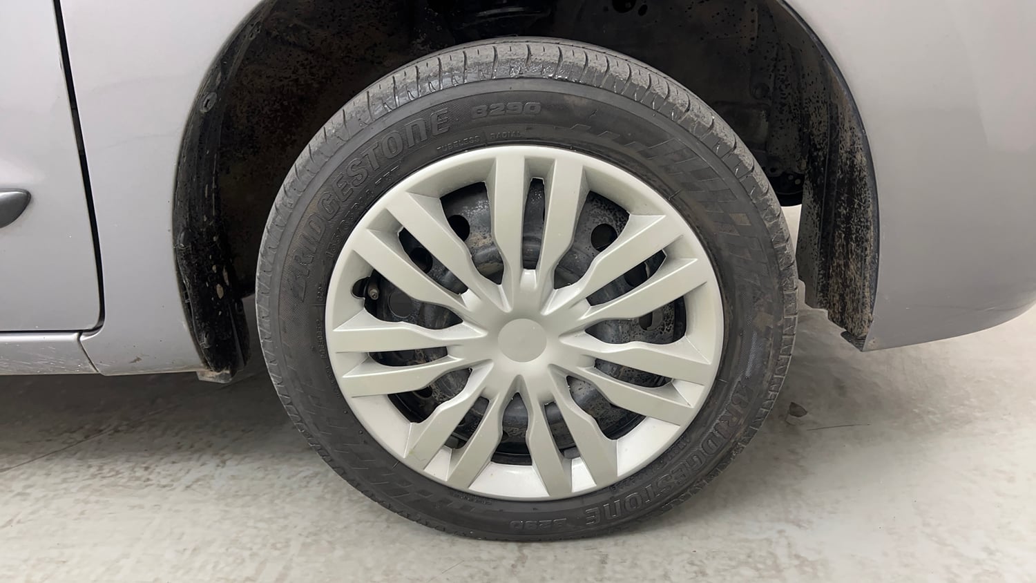 Used 2014 Maruti Suzuki Wagon R 1.0 VXI Petrol + CNG (Outside Fitted) Cng Manual tyres RIGHT FRONT TYRE RIM VIEW