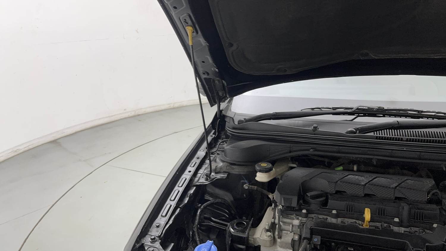 Used 2023 Hyundai Verna SX (O) 1.5 Petrol IVT Petrol Automatic engine ENGINE RIGHT SIDE HINGE & APRON VIEW
