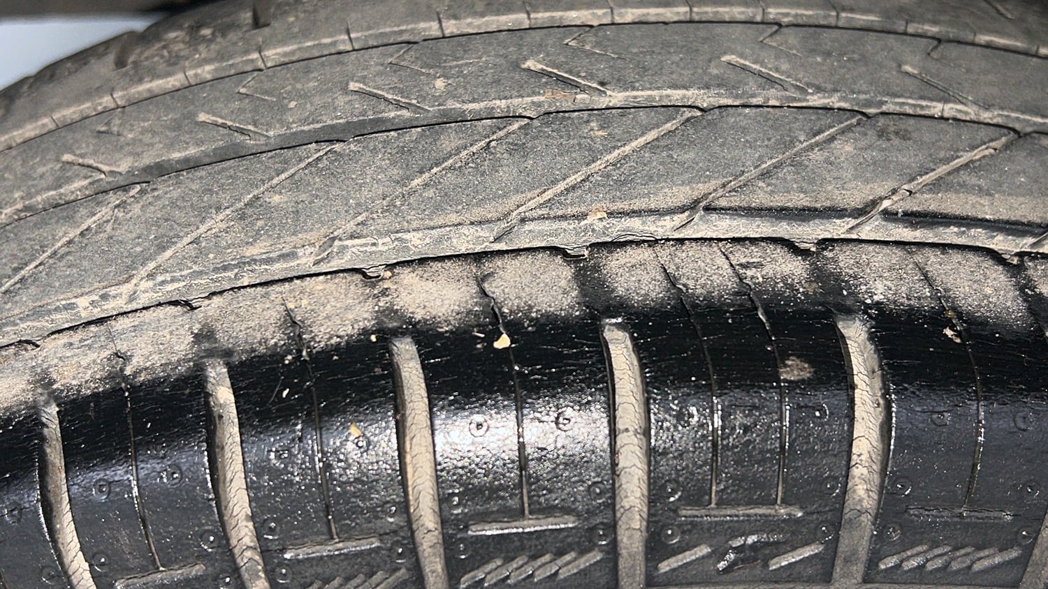 Used 2017 Renault Kwid 1.0 RXT Opt Petrol Manual tyres RIGHT REAR TYRE TREAD VIEW