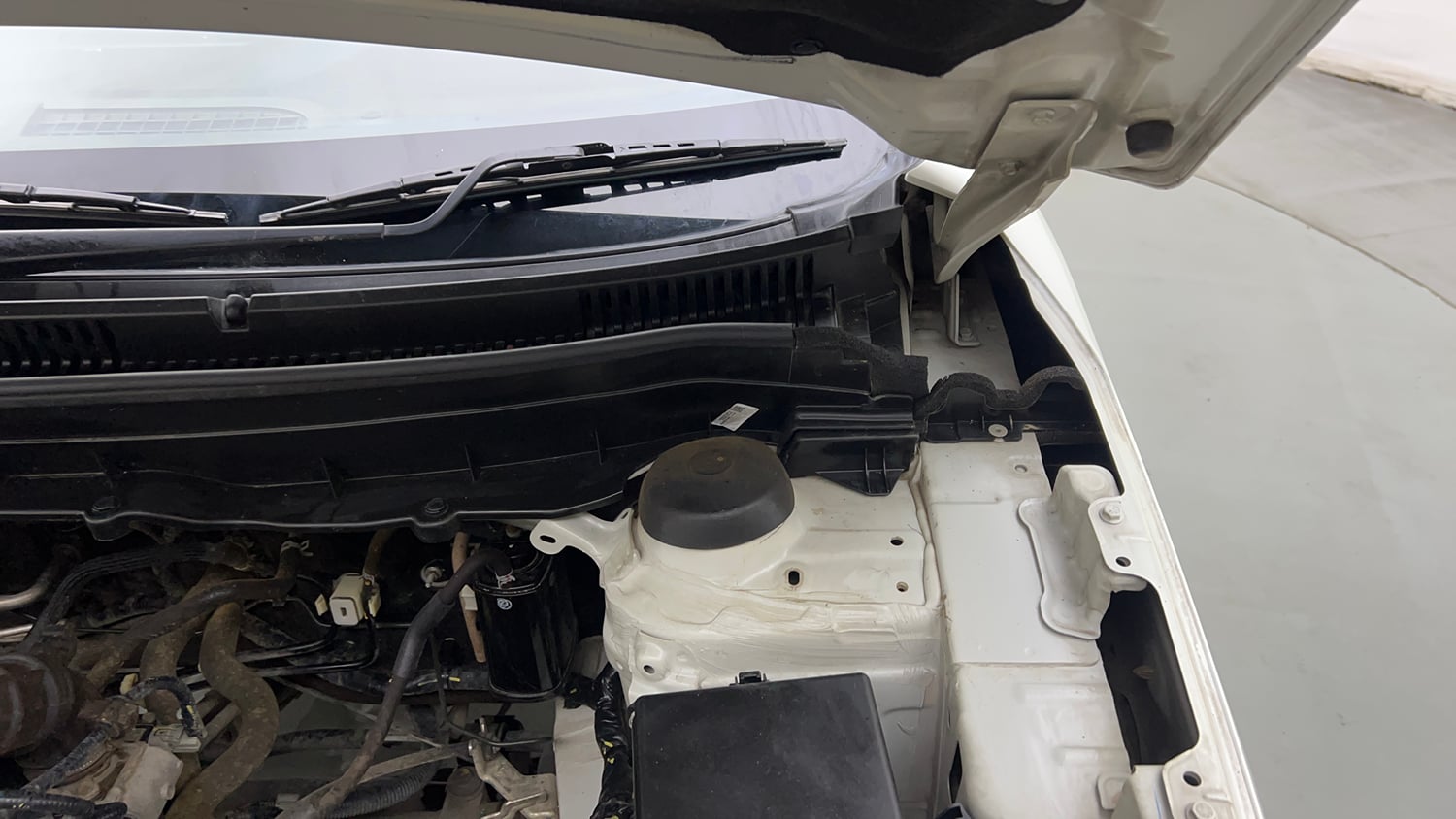 Used 2023 Maruti Suzuki Brezza ZXi Petrol Manual engine ENGINE LEFT SIDE HINGE & APRON VIEW