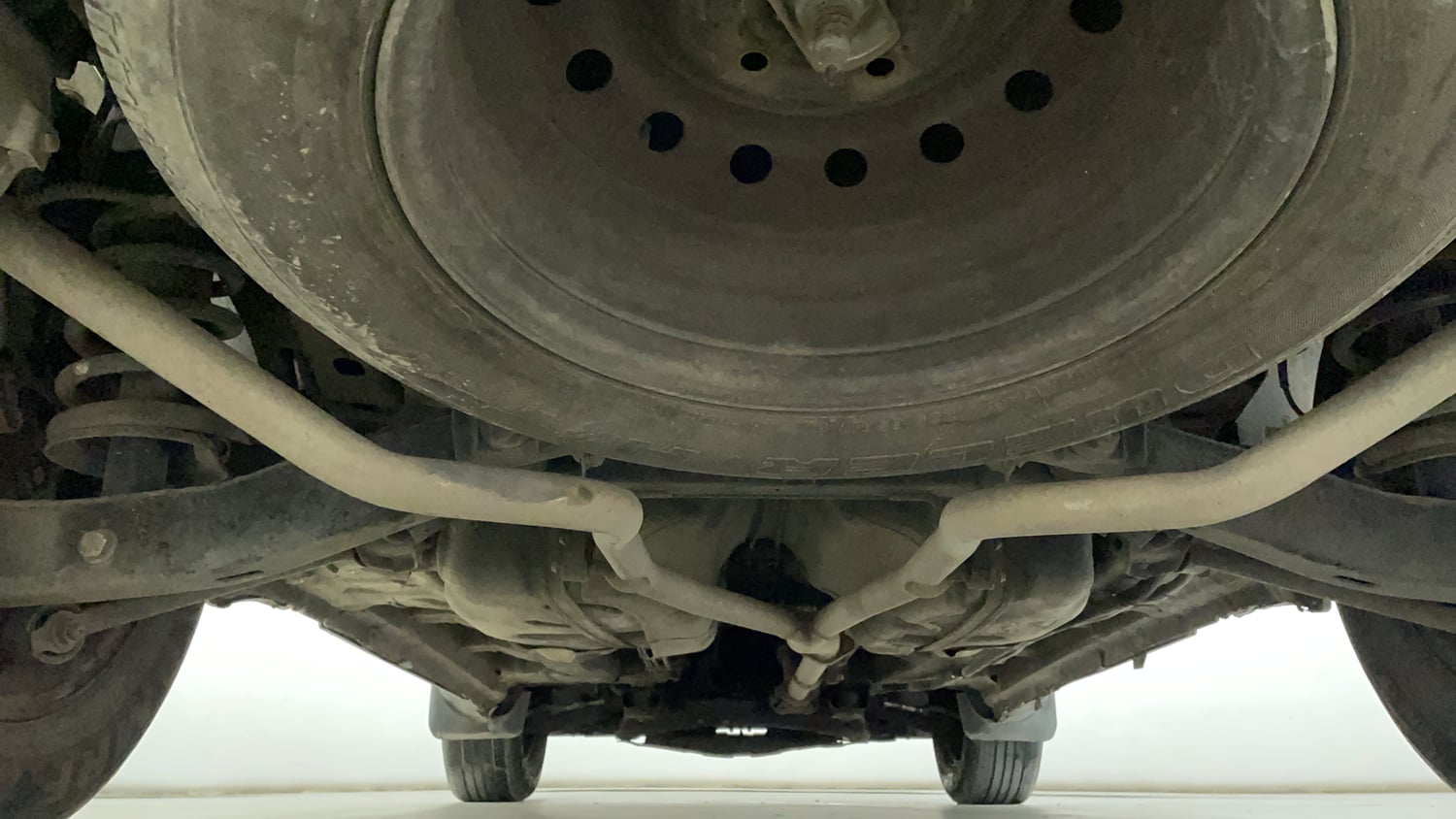 Used 2019 Mahindra XUV500 W7 Diesel Manual extra REAR UNDERBODY VIEW (TAKEN FROM REAR)