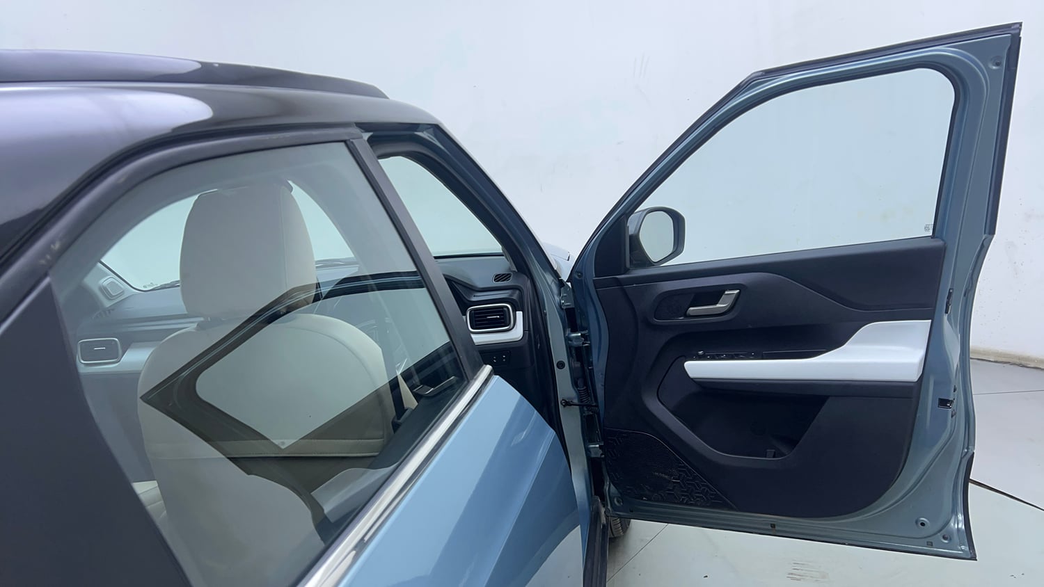 Used 2024 Tata Punch Creative Dual Tone MT Sunroof Petrol Manual interior RIGHT FRONT DOOR OPEN VIEW