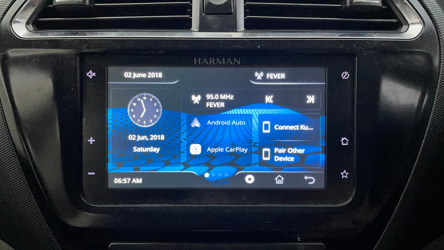 Used 2022 Tata Tiago XT Rhythm Petrol Manual top_features Integrated (in-dash) music system