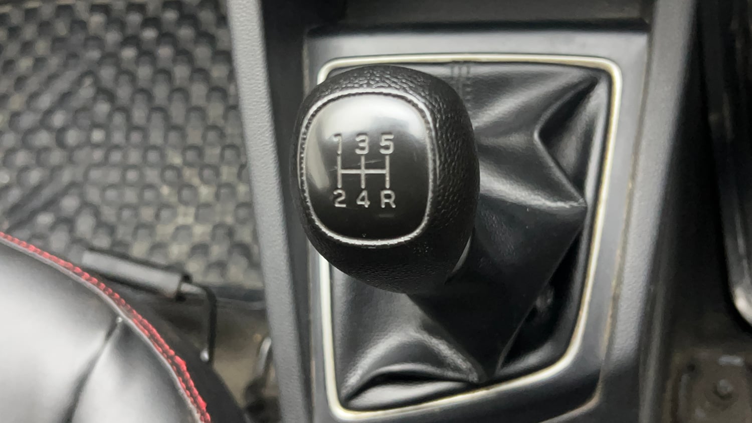 Used 2018 Hyundai Elite i20 Magna Executive 1.2 Petrol Manual interior GEAR  KNOB VIEW