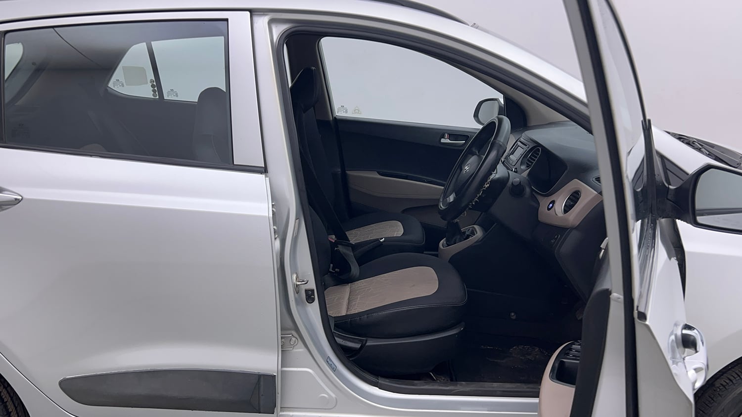 Used 2013 Hyundai Grand i10 Sportz 1.2 Kappa VTVT Petrol Manual interior RIGHT SIDE FRONT DOOR CABIN VIEW