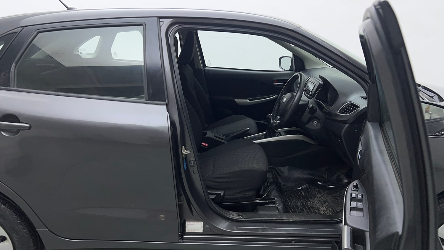 Used 2018 Maruti Suzuki Baleno Delta 1.2 Petrol Manual interior RIGHT SIDE FRONT DOOR CABIN VIEW