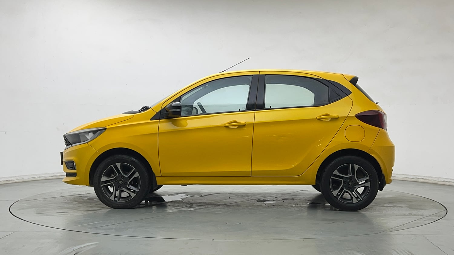 Used 2020 Tata Tiago XZ Plus Petrol Manual exterior LEFT SIDE VIEW