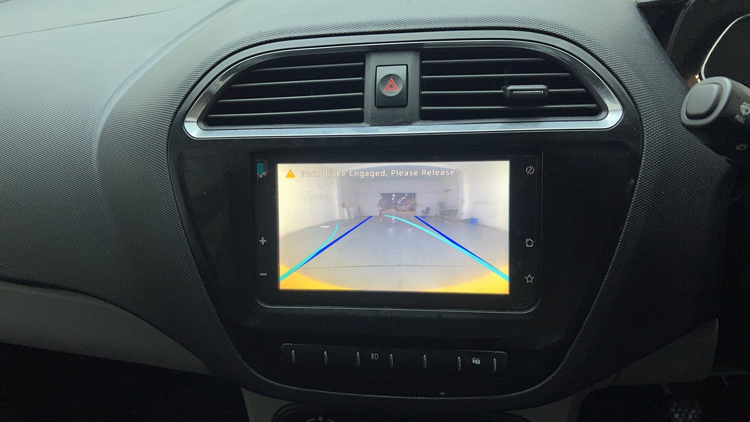 Used 2020 Tata Tiago XZ Plus Petrol Manual top_features Rear camera