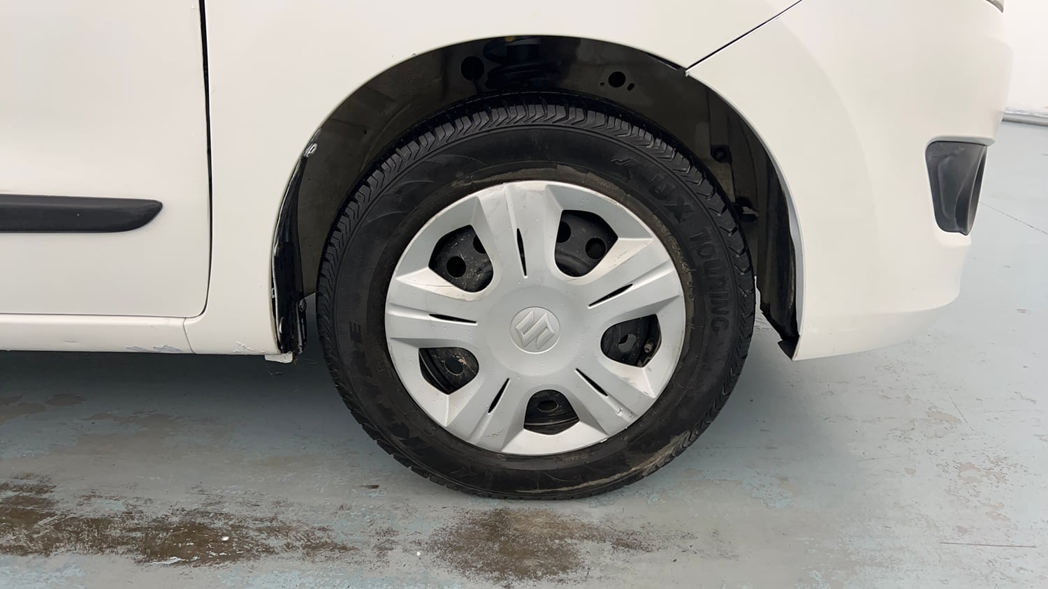 Used 2017 Maruti Suzuki Wagon R 1.0 VXI Petrol + CNG (Outside Fitted) Cng Manual tyres RIGHT FRONT TYRE RIM VIEW