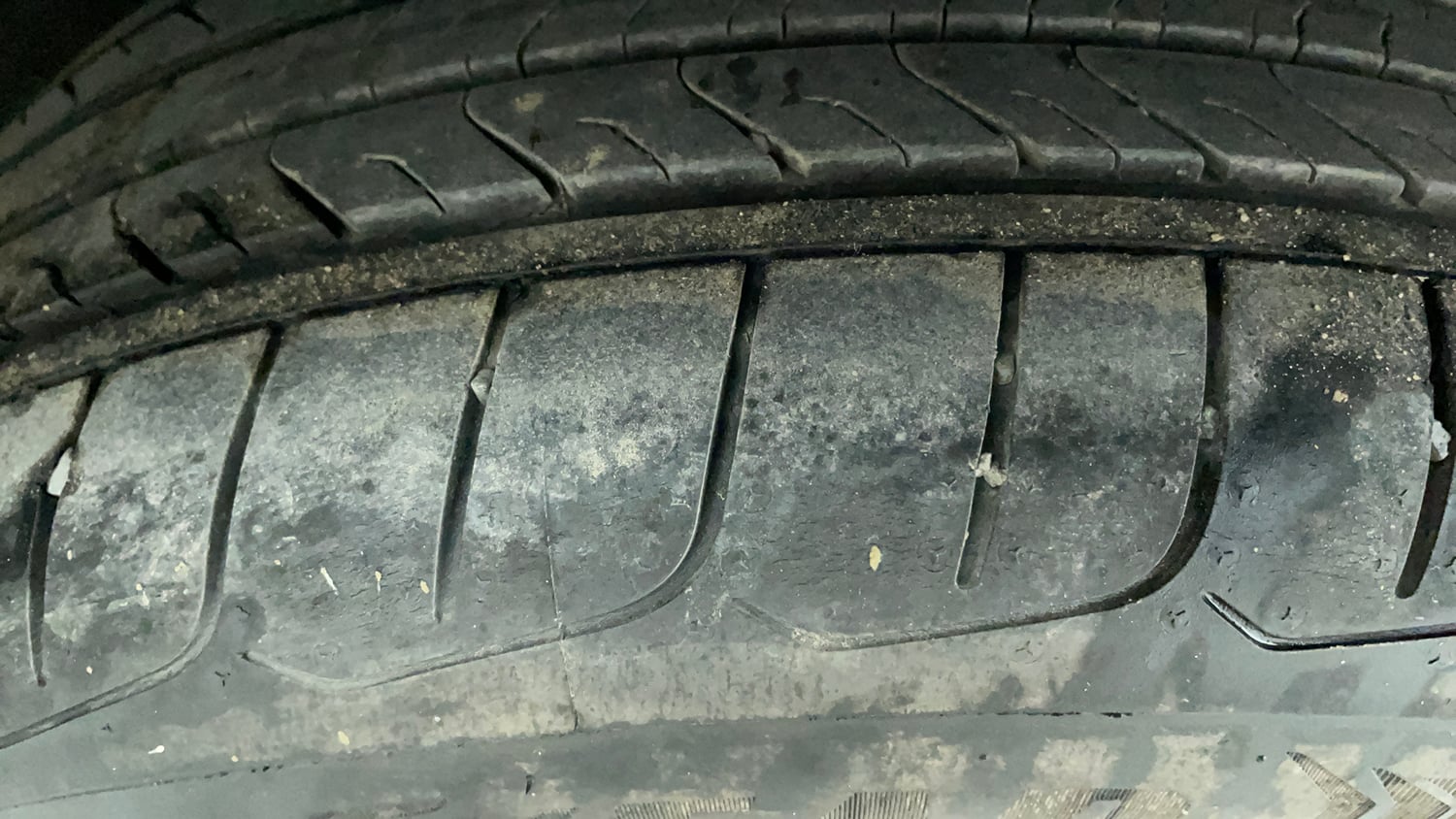 Used 2022 Skoda Slavia Style 1.0L TSI AT Petrol Automatic tyres RIGHT REAR TYRE TREAD VIEW