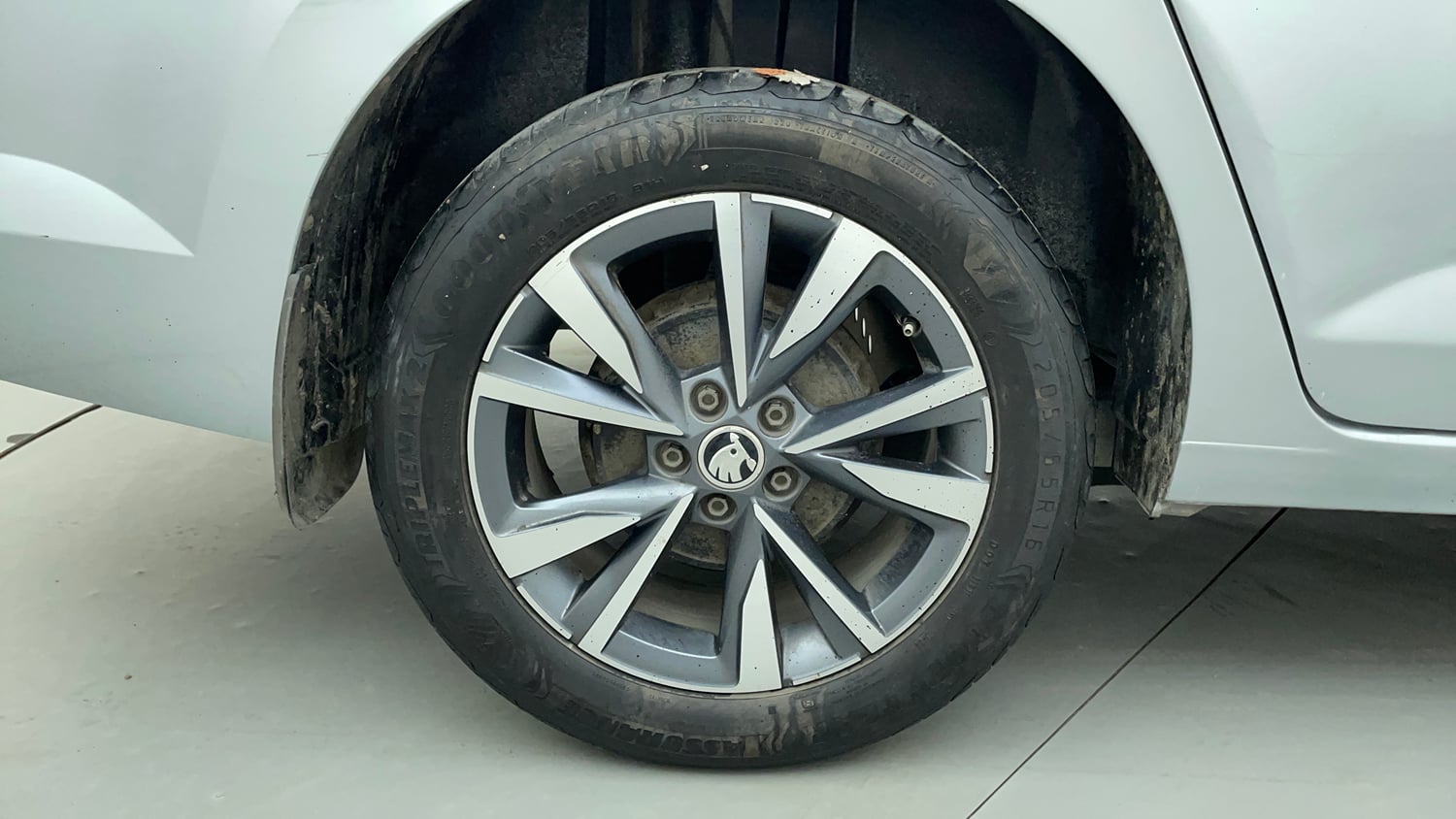 Used 2022 Skoda Slavia Style 1.0L TSI AT Petrol Automatic tyres RIGHT REAR TYRE RIM VIEW