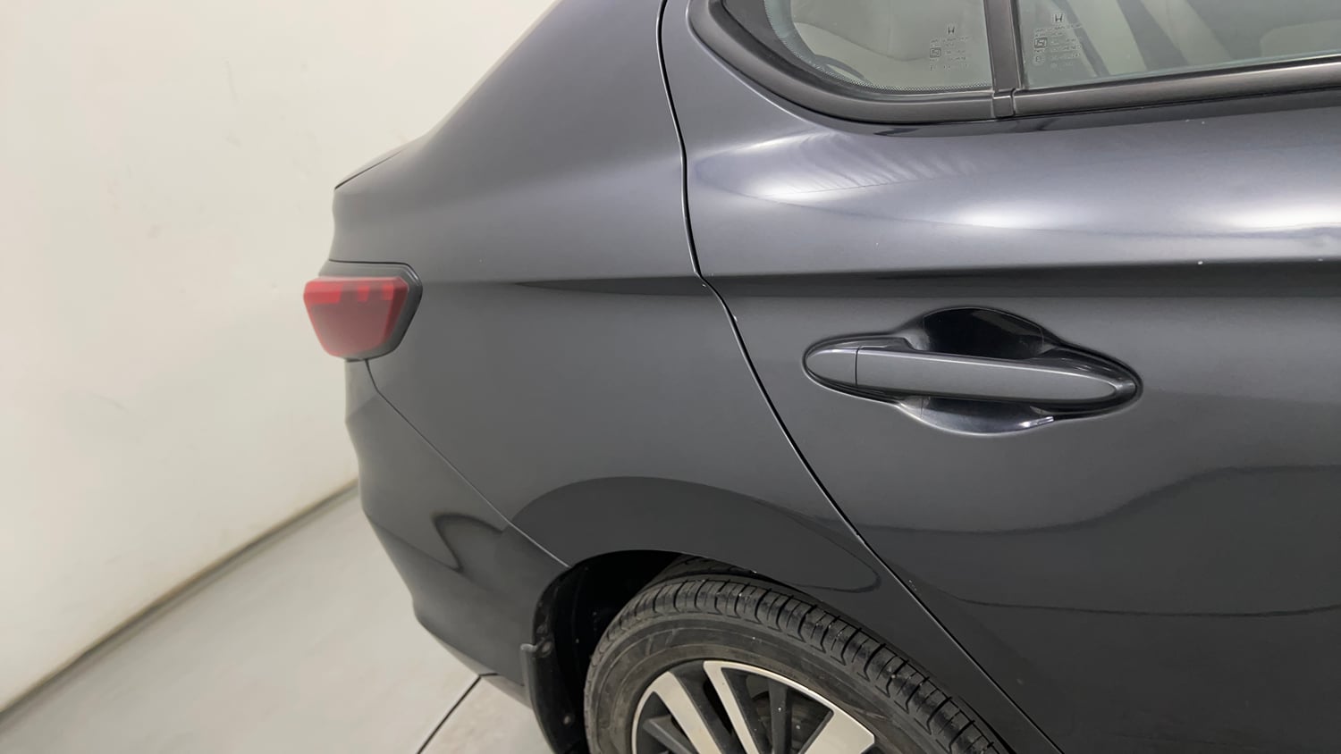 Used 2022 Honda City VX Diesel Diesel Manual dents MINOR DENT