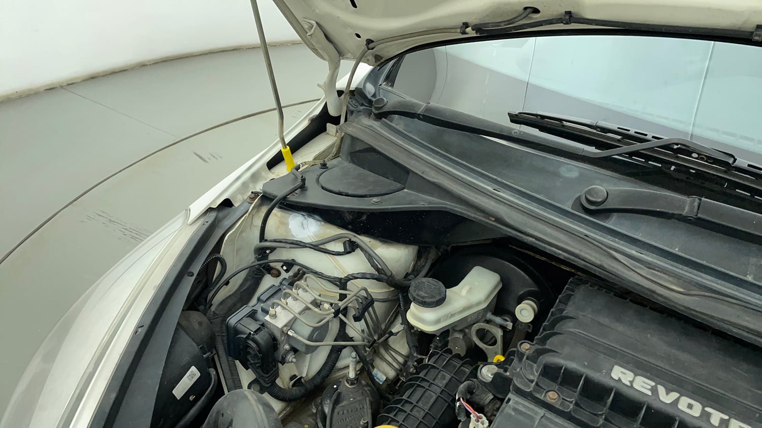 Used 2018 Tata Tiago Revotron XZ Petrol Manual engine ENGINE RIGHT SIDE HINGE & APRON VIEW