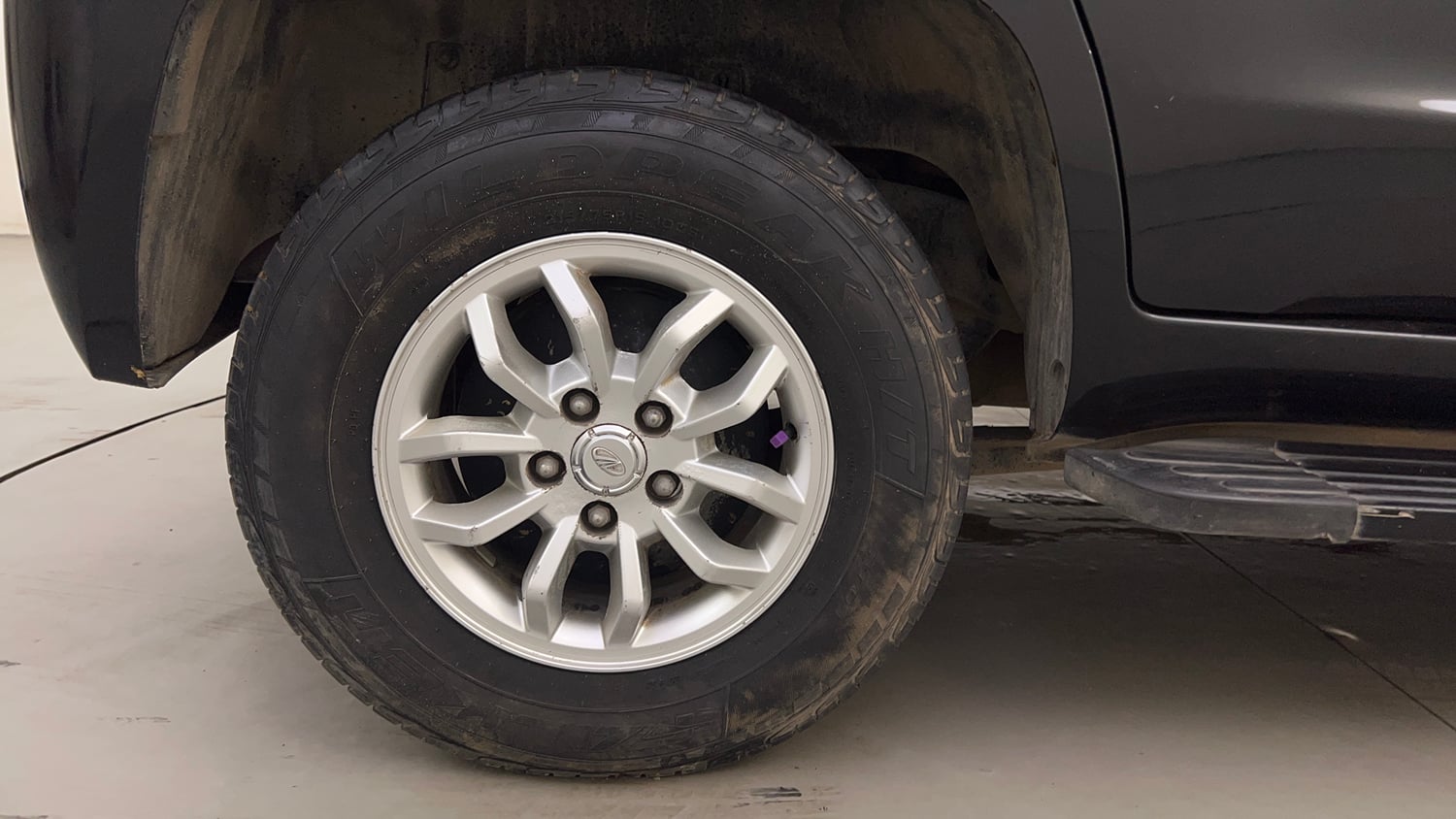 Used 2016 Mahindra TUV300 T8 mHAWK100 Diesel Manual tyres RIGHT REAR TYRE RIM VIEW