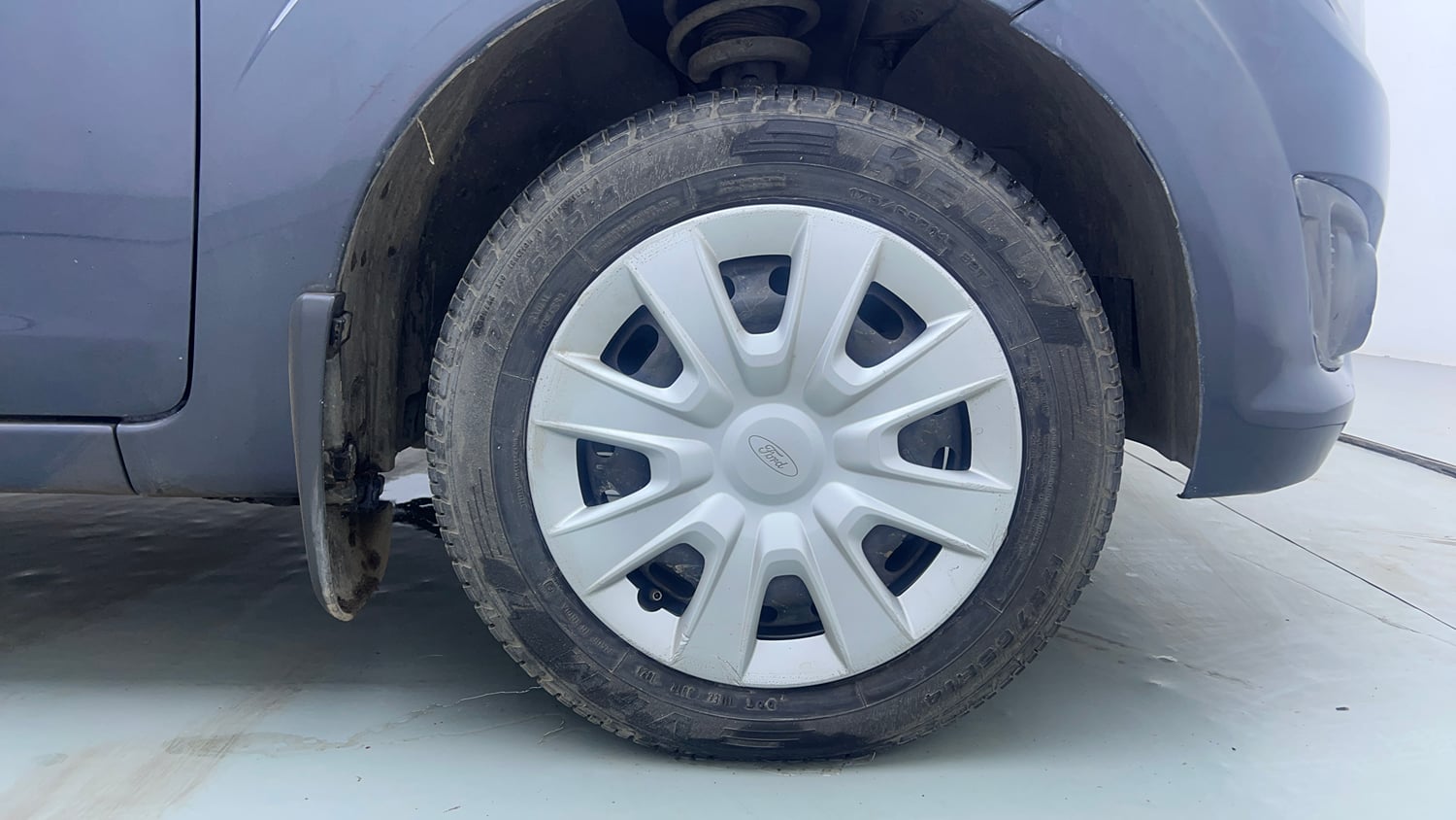 Used 2014 Ford Figo Duratec Petrol ZXI 1.2 Petrol Manual tyres RIGHT FRONT TYRE RIM VIEW