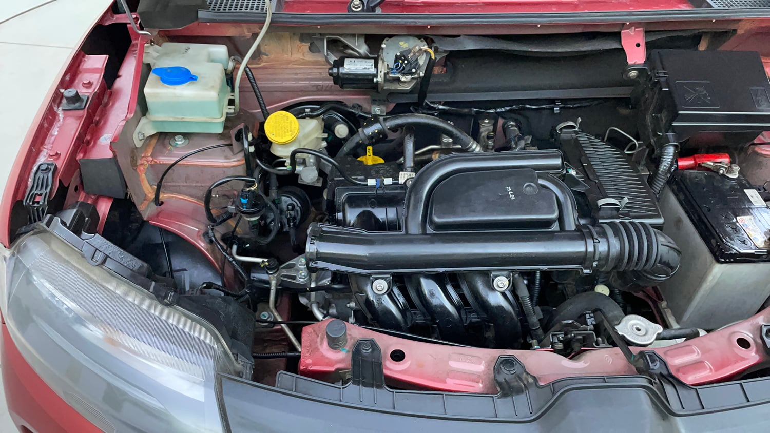 Used 2024 Renault Kwid RXT 1.0L AMT Petrol Automatic engine ENGINE RIGHT SIDE VIEW