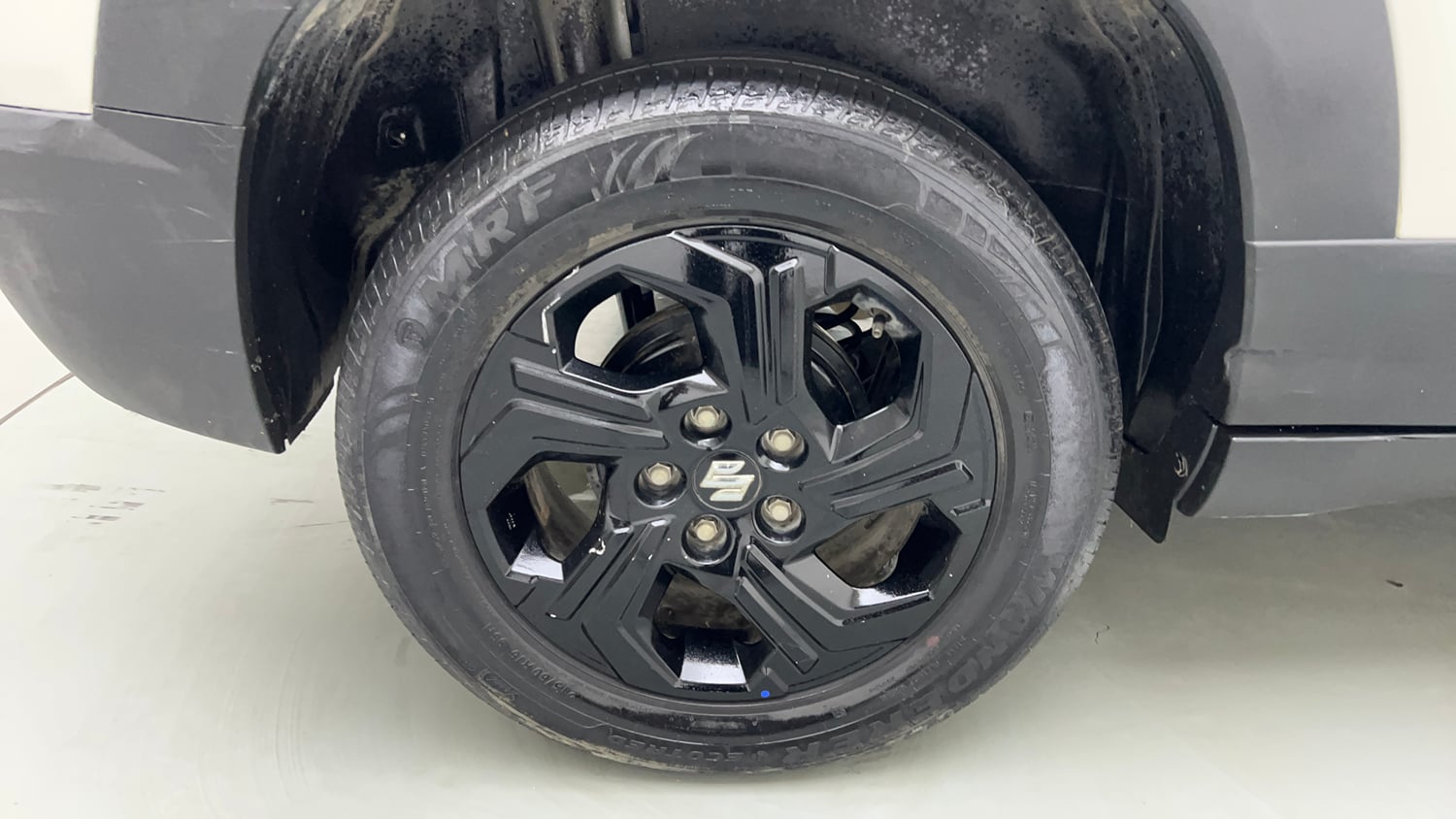 Used 2023 Maruti Suzuki Brezza ZXi Petrol Manual tyres RIGHT REAR TYRE RIM VIEW