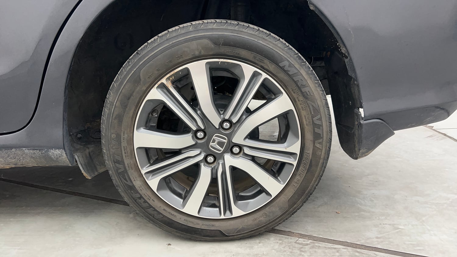 Used 2025 honda Amaze 2nd Generation VX 1.2 Petrol MT Petrol Manual tyres LEFT REAR TYRE RIM VIEW