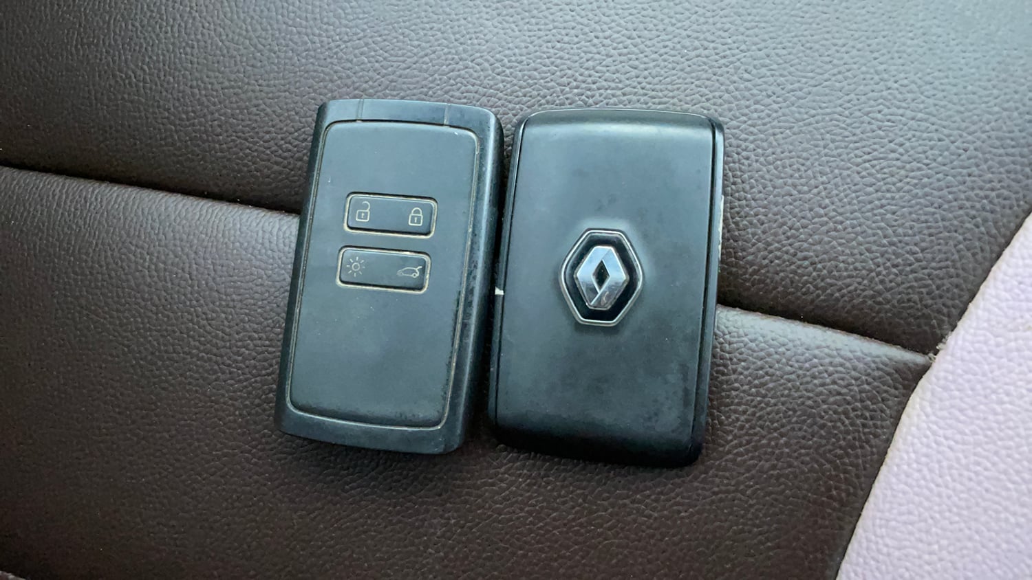 Used 2020 Renault Triber RXZ Petrol Manual extra CAR KEY VIEW
